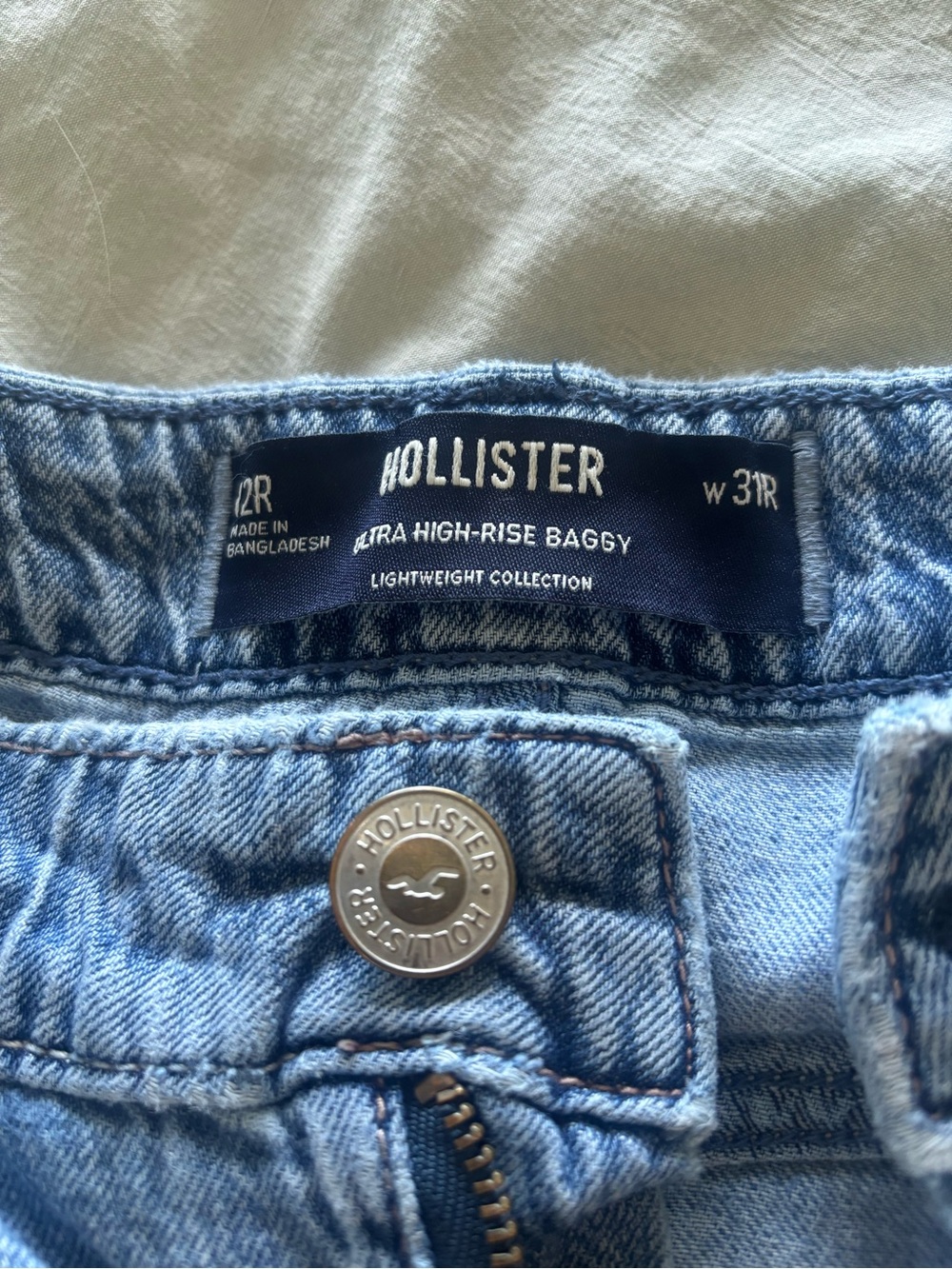 Hollister Women’s  Ultra High Rise  Baggy Jeans in Light Blue Wash